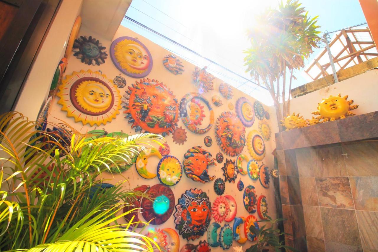 Papagayo Hotel Boutique Playa del Carmen Extérieur photo A wall of the Sun God
