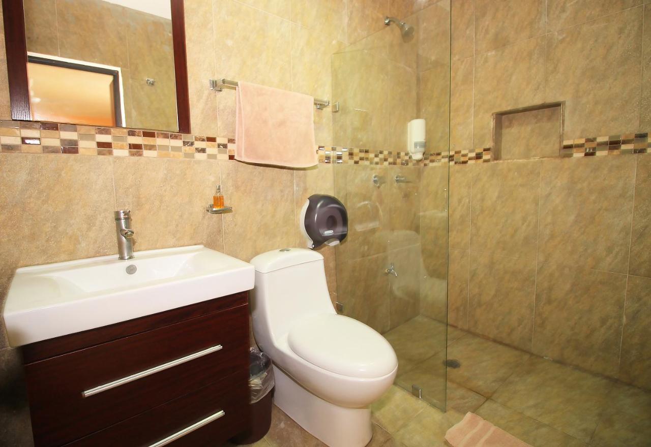 Papagayo Hotel Boutique Playa del Carmen Extérieur photo Bathroom with a shower